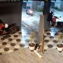 Garasi Tanpa Pagar, Maling Gondol Motor dengan Cara Tak Terduga, Aksinya Terekam CCTV