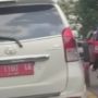 Aksi Pemotor Ugal-Ugalan Hingga Robohkan Traffic Cone Tuai Kecaman