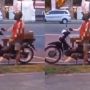 Ngeri! Seorang Pria Onani di Atas Sepeda Motor, Sambil Goda Perempuan di Taman