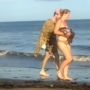 Video Viral Cewek Bule Jalan-jalan Pakai Bikini di Aceh, Warganet: Dia Kira Bali....
