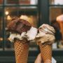 Ada Hormon Serotonin di Balik Kebahagiaan yang Muncul Saat Makan Es Krim Cokelat