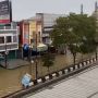 Awas, Jalan Dr. Soetomo Menuju Simpang Empat Lembuswana Samarinda Direndam Banjir