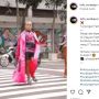Tak Kalah dari Citayam Fashion Week, Pria Ini Jalan Bak Model di Jalan Tunjungan Surabaya