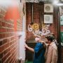 Bermain Peran dan Mencari Bartender yang Hilang, Wahana Escape Room Ini Sajikan Pengalaman yang Menegangkan!
