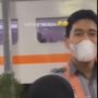 Perempuan Ini Bikin Heboh Saat Godain Petugas Stasiun Kereta Api, Kenekatannya Justru Banjir Pujian