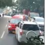 Begini Cara Pemobil Toyota Rush Bikin Kapok Angkot yang Lawan Arah, Sopir Auto Kena Mental