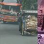 Terciduk Kamera Netizen, Pemotor Perempuan Berhati Malaikat Bantu Dorong Becak Kayuh Pria Tua yang Kesulitan Menanjak