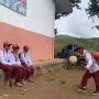 Hari Anak Nasional: Kisah Egi Anak di Pelosok Cianjur, Berjalan Kaki Naik Turun Bukit Sejauh 3 Kilometer Untuk Sekolah