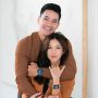 6 Potret Mesra Nana Mirdad dan Andrew White, Seperti Masih Pacaran di Hari Jadi Pernikahan yang Ke-16
