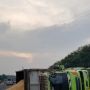 Truk Terguling di Tol Tangerang-Merak, Akibat Banting Stir Hindari Mobil di Depan