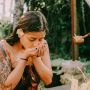 Awkarin Jalani Ritual Melukat di Bali Dibimbing Bu Desak, Anggap Perjalanan Spiritual