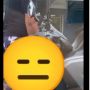 Bule Bermotor di Bali Ini Panen Hujatan Karena Buang Air Kecil Saat Lampu Merah