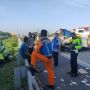 Truk Tronton versus Colt Diesel di Pintu Tol Colomadu, Mobil Ringsek dan Terguling, 1 Orang Tewas