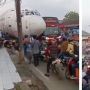 Ada-ada Aja! Heboh Jalanan Bogor Macet Panjang Gegara Pesawat Berpapasan dengan Bus, Videonya Viral