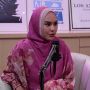 Luna Maya Didesak Segera Menikah oleh Kartika Putri, Netizen Jadi Ikut Emosi