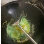 Viral Video Nenek Ini Panik Goreng Telur Warnanya Hijau, Penyebabnya Bikin Geleng Kepala