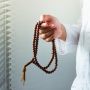 6 Manfaat Terapi Dzikir dalam Mengelola Emosi