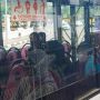 Bejat! Pria Manfaatkan Bus Transjakarta Penuh Penumpang dan Gerayangi Paha Wanita, Pas Diciduk Masih Berkelit