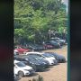 Parkiran SMA Ini Mirip Showroom Mobil Mewah, Publik Penasaran Bisnis Orang Tua