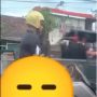 Imigrasi Dan Satpol PP Denpasar Buru Bule Yang Kencing di Atas Motor