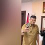 Mak Karbol Bandel Kali, Suruh Bobby Nasution Pegang HP: "Heboh, Sibuk Kali Nanya"