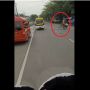 Cara Unik Sopir Bus Bantu Emak-Emak Menyeberangi Jalan Tanpa Turun dari Kendaraan Bikin Publik Salut, Patut Diapresiasi