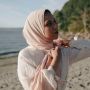 5 Inspirasi Jilbab yang Cocok Dikenakan untuk Baju Berwarna Pink