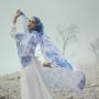 Tampil Cantik nan Anggun dengan Scarf Wonderland Series