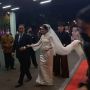 Telaten dan Sabar, Ini Momen Anies Baswedan Gandeng Putrinya Menuju Gedung Pernikahan