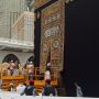 Penampakan Detik-detik Kiswah Kakbah Diganti pada 1 Muharram