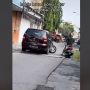 Bahaya Lewati Polisi Tidur dengan Kecepatan Penuh, Pemilik Mobil Malah Ketiban Apes