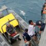 Temukan Nelayan Korban Kapal Tenggelam Mengapung di Lautan, Unsur KRI TNI AL Segera Lakukan Pertolongan