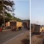 Bagai Antre Sembako, Puluhan Sopir Truk Berebut Solar di SPBU
