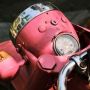 Pengendara Sepeda Motor Ini Curi Perhatian, Semua yang Dipakai Serba Pink