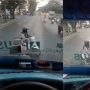 Bak Penguasa Jalanan, Pemotor Emak-Emak Berhenti di Tengah Jalan hingga Halangi Laju Kendaraan Lain