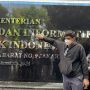 Protes Blokir Steam-PayPal, Kantor Kominfo Disiram Air Seni