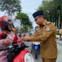 Rahmad Mas'ud Bagi-bagi 200 Bendera Merah Putih: Dalam Rangka HUT RI