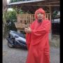 Heboh Pria Mirip Pesulap Merah Lakukan Aksi yang Bikin Geger, Ubah Yamaha NMAX Jadi Sepeda Onthel