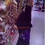 Beraksi Pakai Hijab, Publik Curigai Alis Emak-emak Pencuri Minyak Goreng di Minimarket