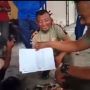 Satpol PP Pamer Rekapan Uang Puluhan Juta Kakek Pengemis yang Sawer Biduan, Publik: Iri Bilang Bos!