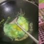 Dikira Minyak, Nenek Ini Goreng Telur Pakai Sabun Cuci Piring