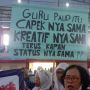 Nunik Sedang Sambutan, Tiba-tiba Ratusan Guru PAUD Lampung Timur Bentangkan Poster dan Teriak: Naikkan Insentif