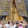 Jamaah Haji di Tanah Suci Diimbau Tetap Jaga Prokes Saat Sentuh Hajar Aswad Kabah