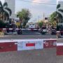 Kereta Api Lewat di Luar Palang Pintu, Pengendara Kompak Teriak Salah