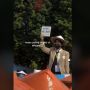 Bentangkan Poster Wadas Dihadapan Ganjar Pranowo, Aksi Mahasiswa Baru UGM Tuai Sorotan: Salut Nyalinya