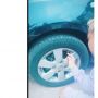 Lihat Nissan Grand Livina Parkir Depan Pagar Rumah Orang, Emak-emak Ini Langsung Beri Efek Jera