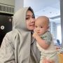 Nagita Slavina Bingung Kompres Air Panas atau Dingin Saat Rayyanza Demam, Apa Kata Dokter Anak?