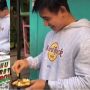 Penjual Tahu Genjrot Punya Tubuh Atletis Viral Bikin Gagal Fokus Pembeli