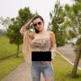 Unggah Foto dengan Pose Seksi, Tato Maria Vania Bikin Netizen Main Tebak-tebakan