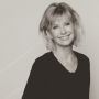 Olivia Newton-John Alami Metastasis Kanker Payudara sampai ke Tulang Belakang
